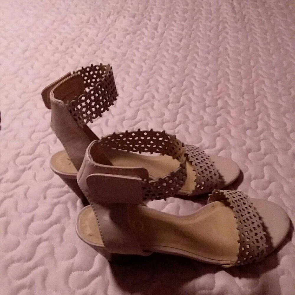 Sandals - Picture 2 of 4